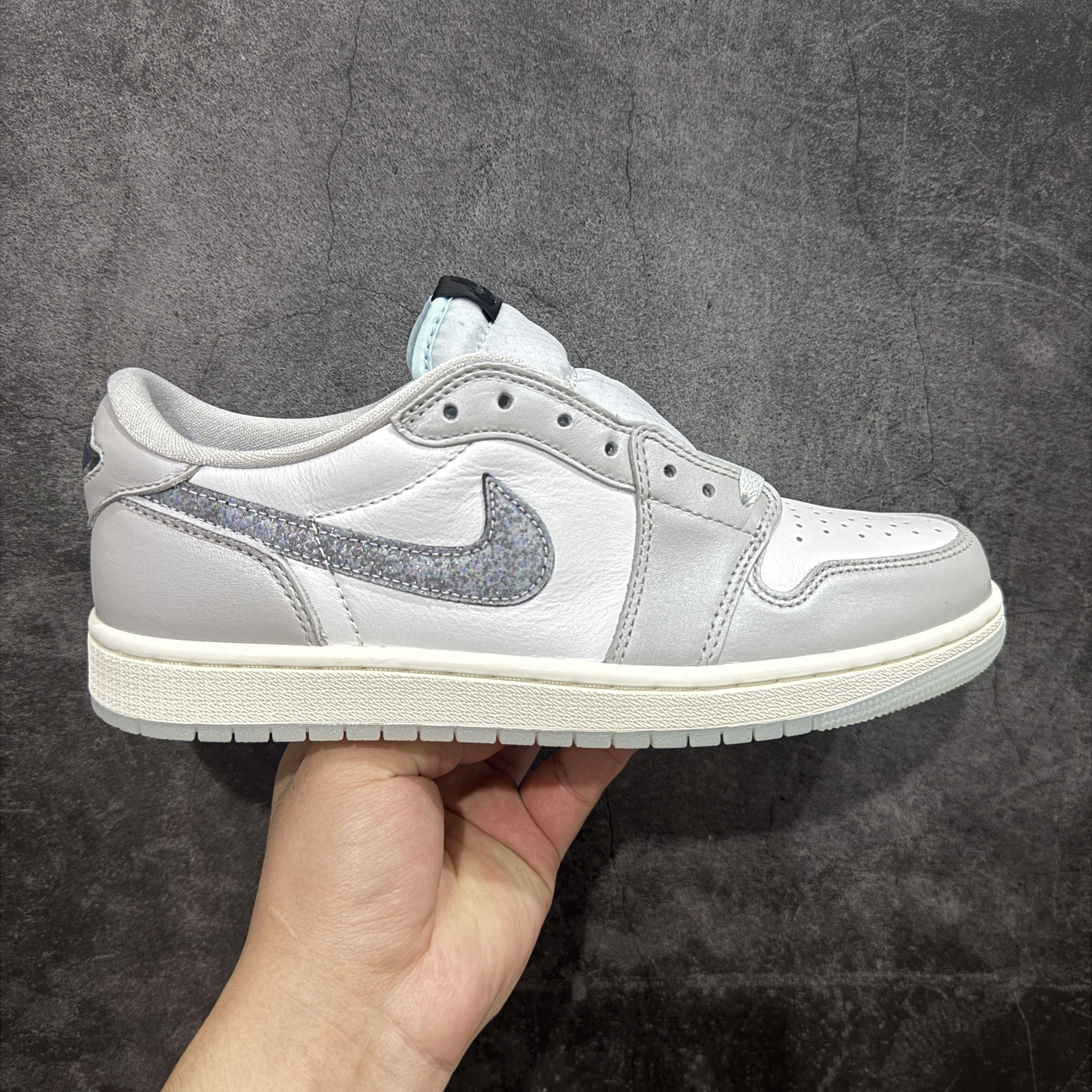 AJ1 Low蛇年限定“巅峰白”,这双浅灰球鞋太戳夏天